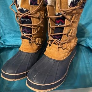 Women's Tan and Black Winter Boots